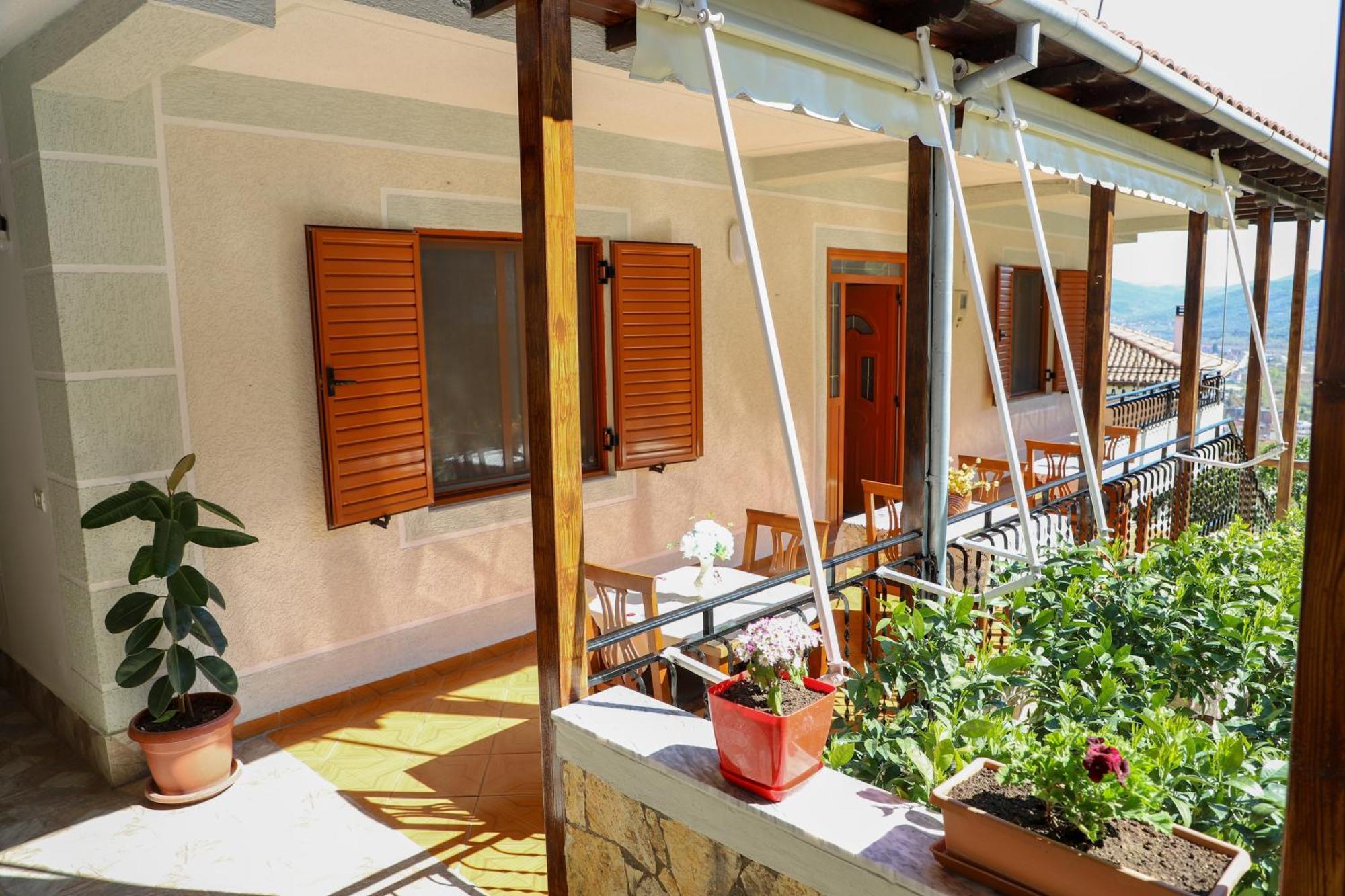 Guest House Marjo Berat Buitenkant foto