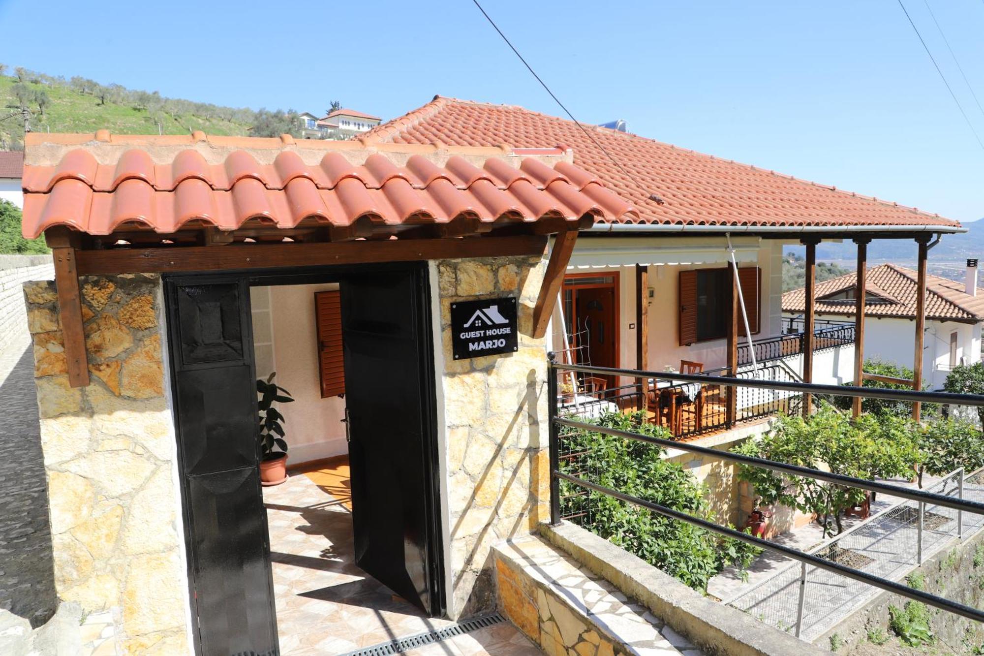 Guest House Marjo Berat Buitenkant foto