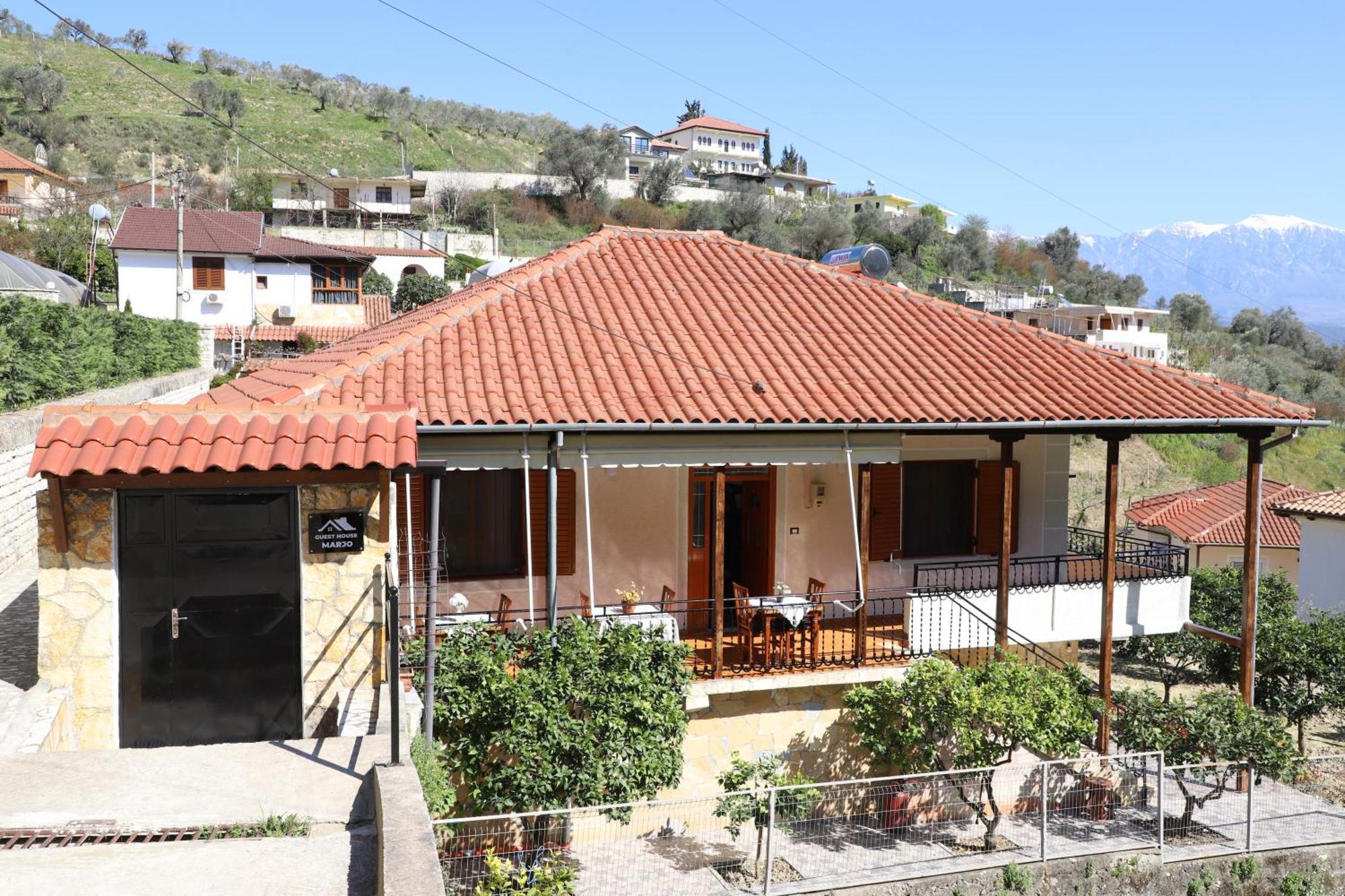 Guest House Marjo Berat Buitenkant foto