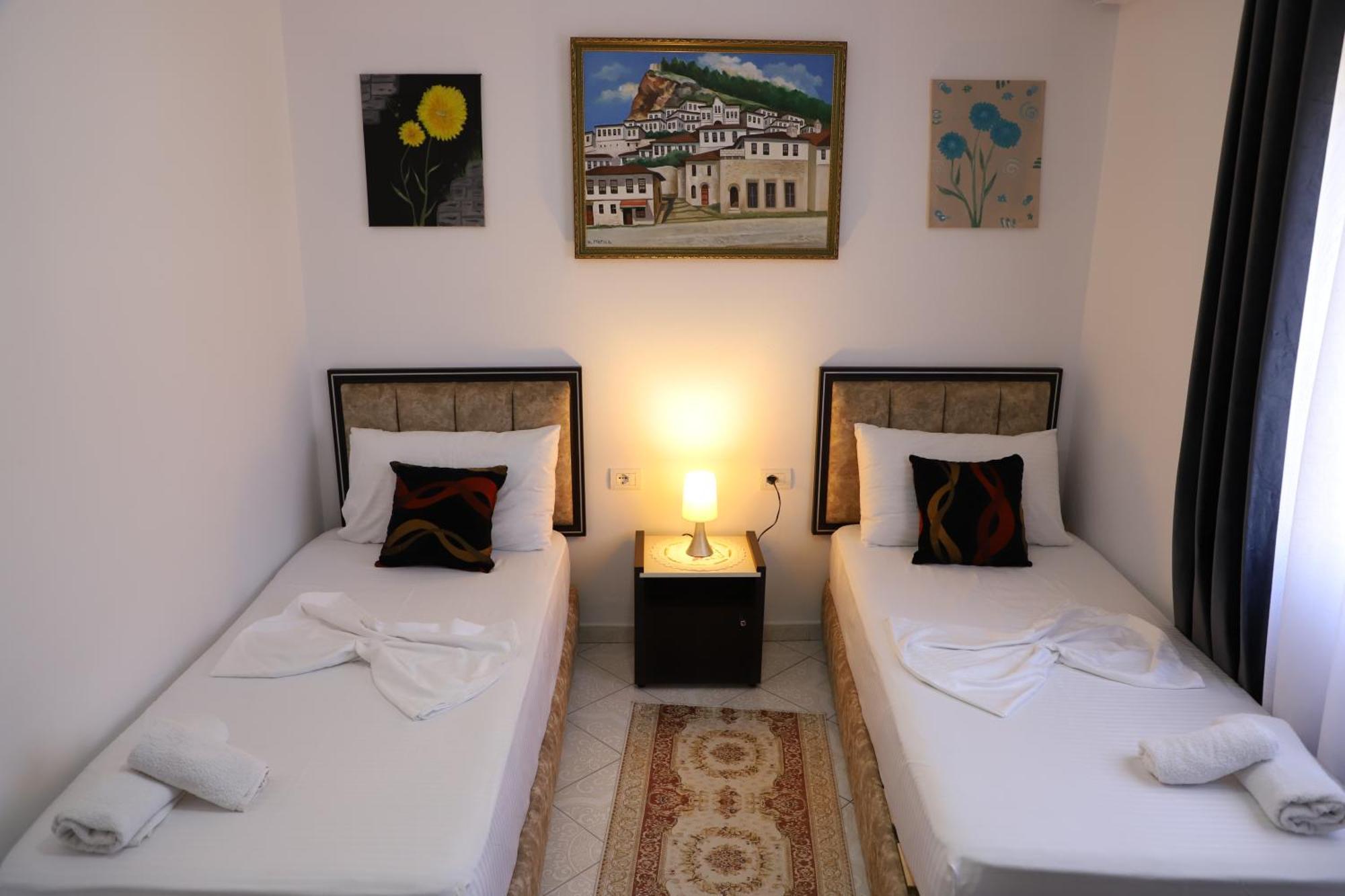 Guest House Marjo Berat Buitenkant foto