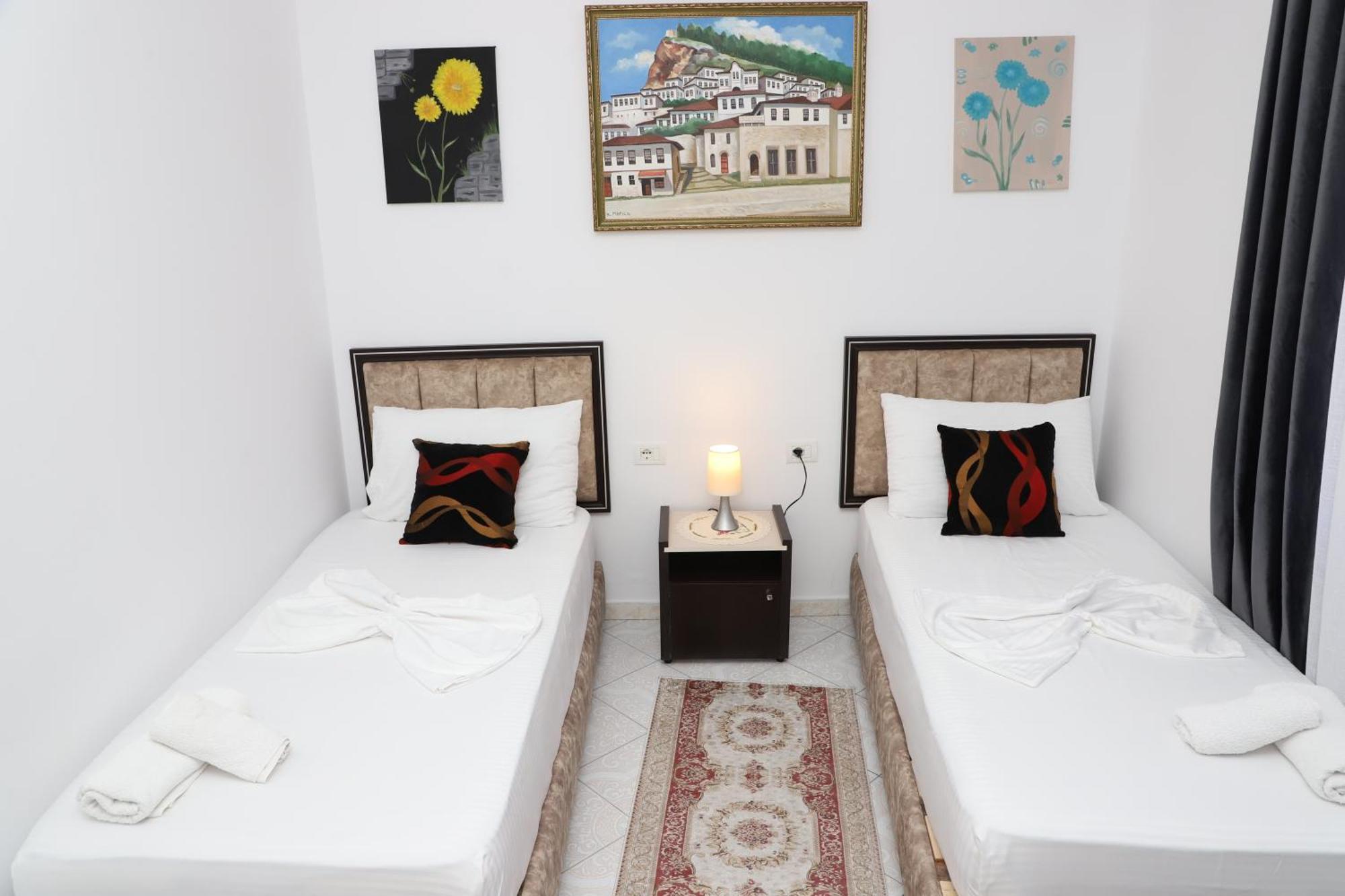 Guest House Marjo Berat Buitenkant foto