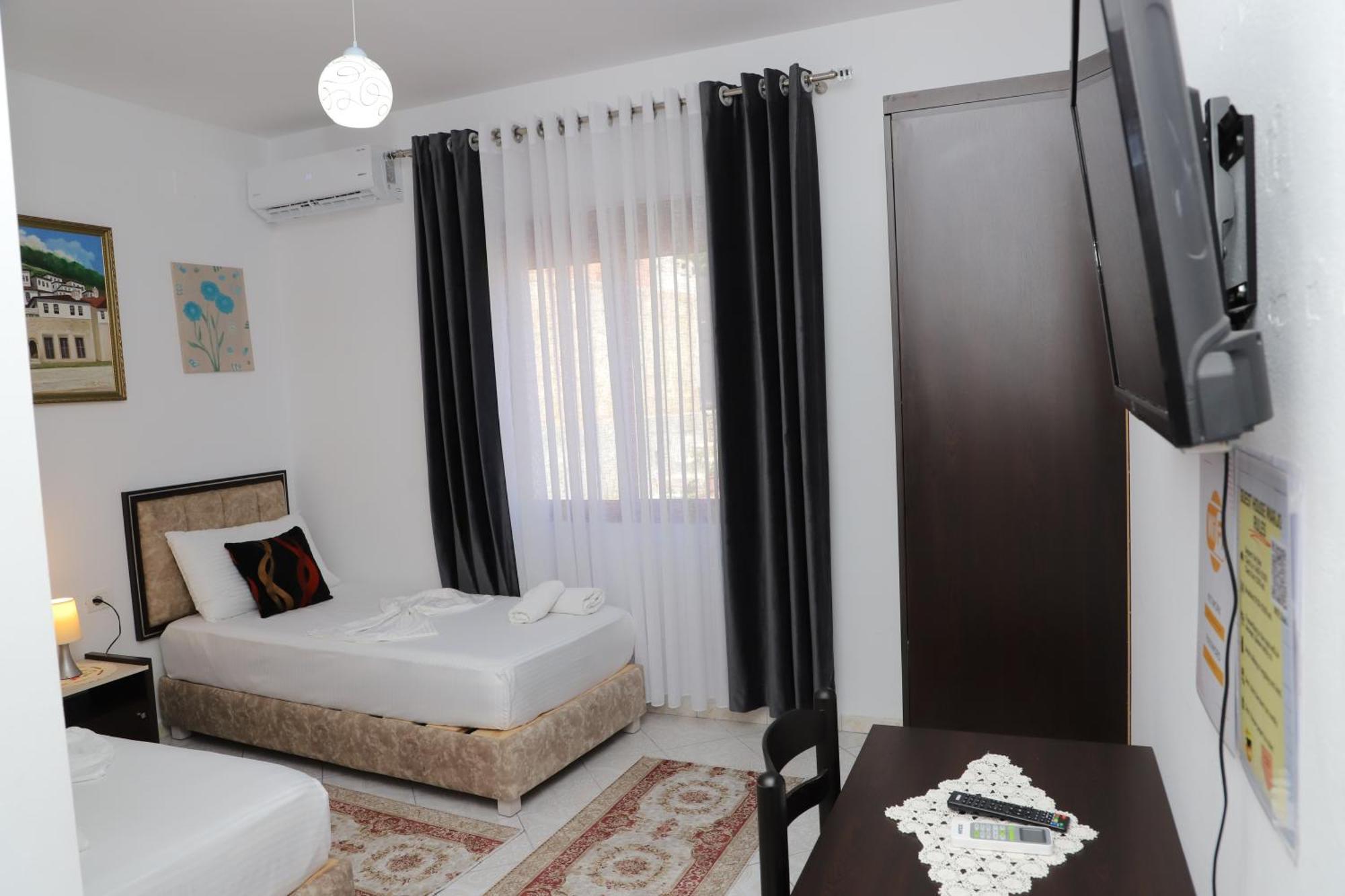 Guest House Marjo Berat Buitenkant foto