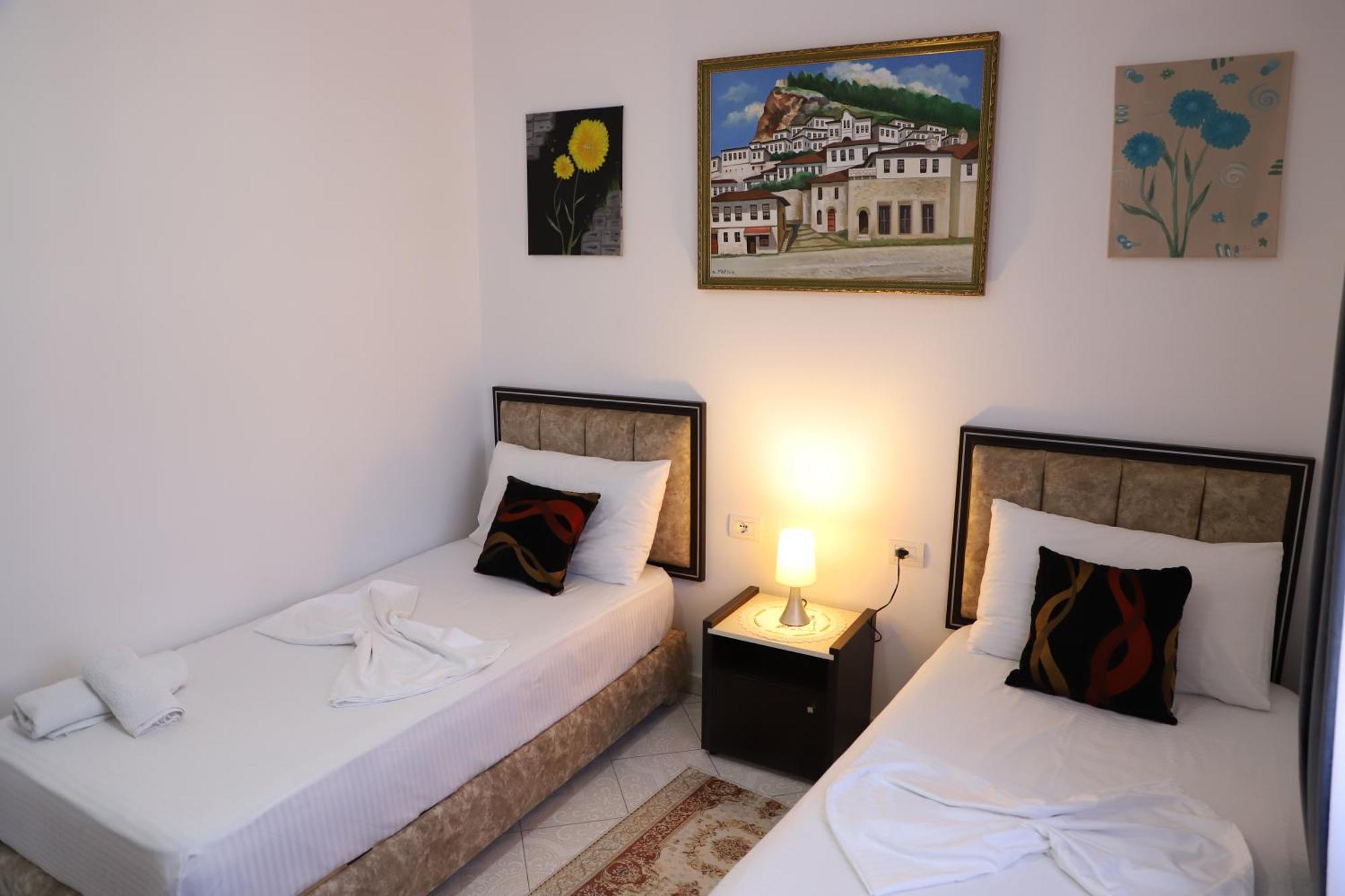 Guest House Marjo Berat Buitenkant foto