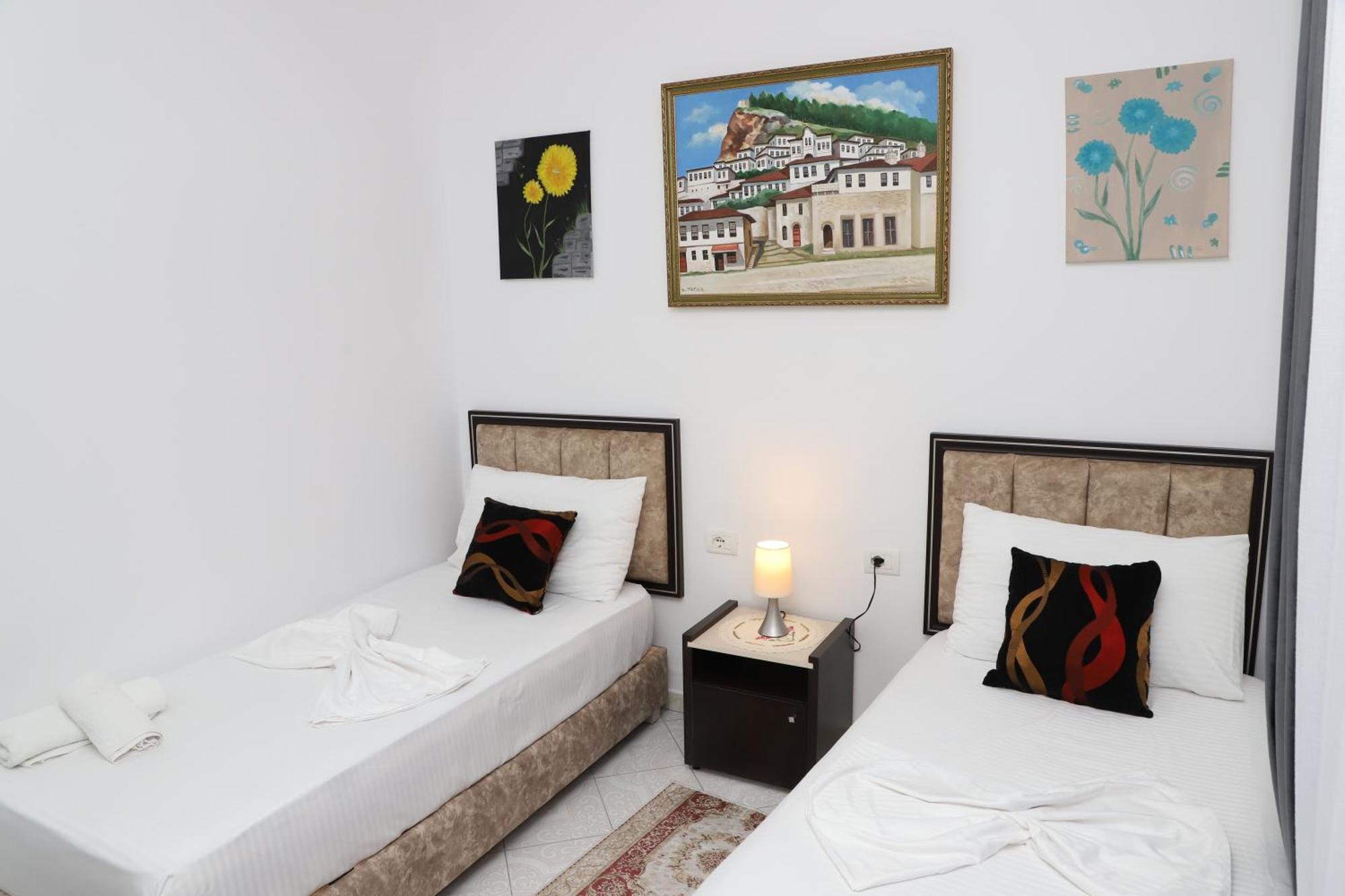 Guest House Marjo Berat Buitenkant foto