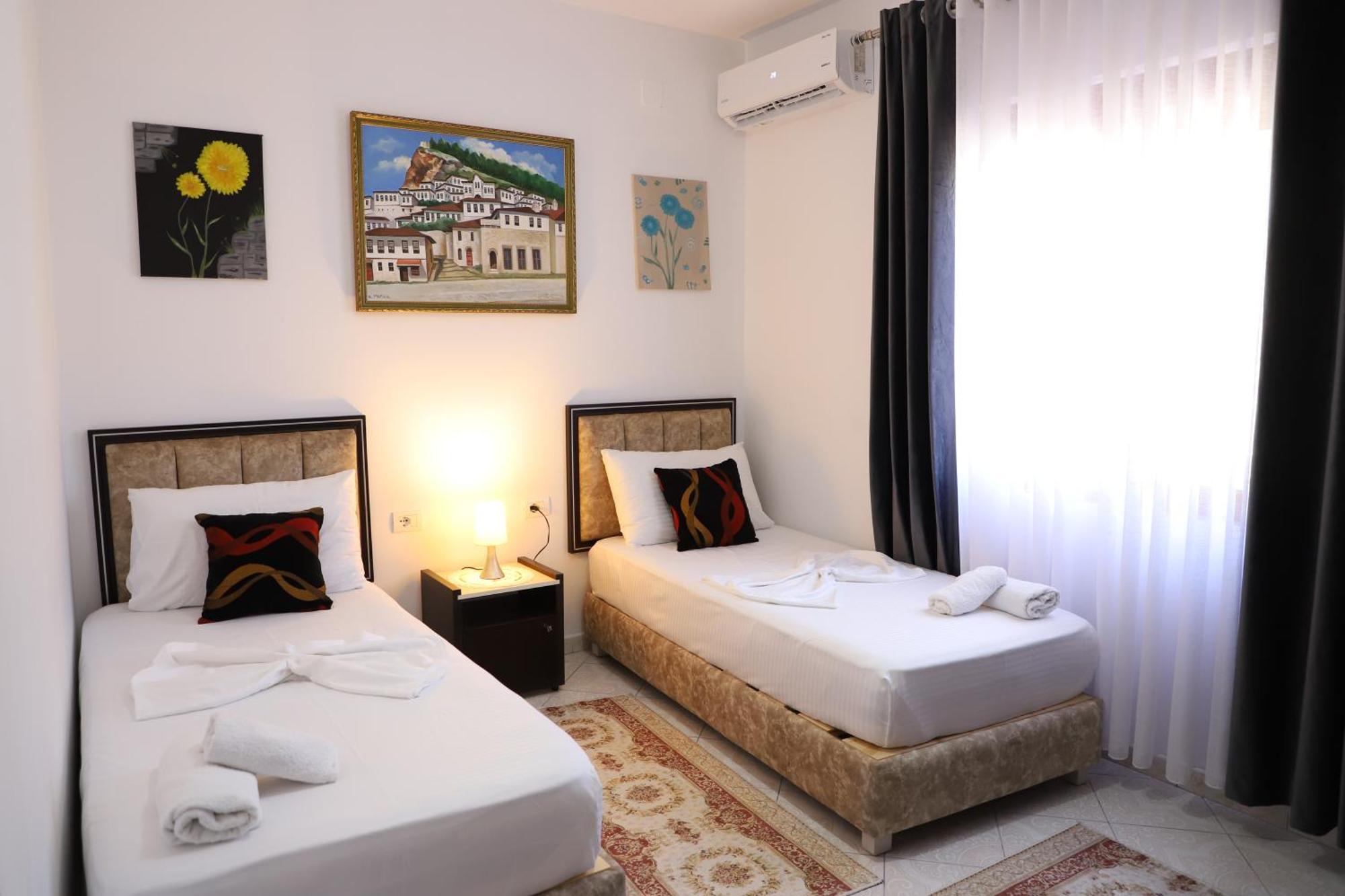 Guest House Marjo Berat Buitenkant foto