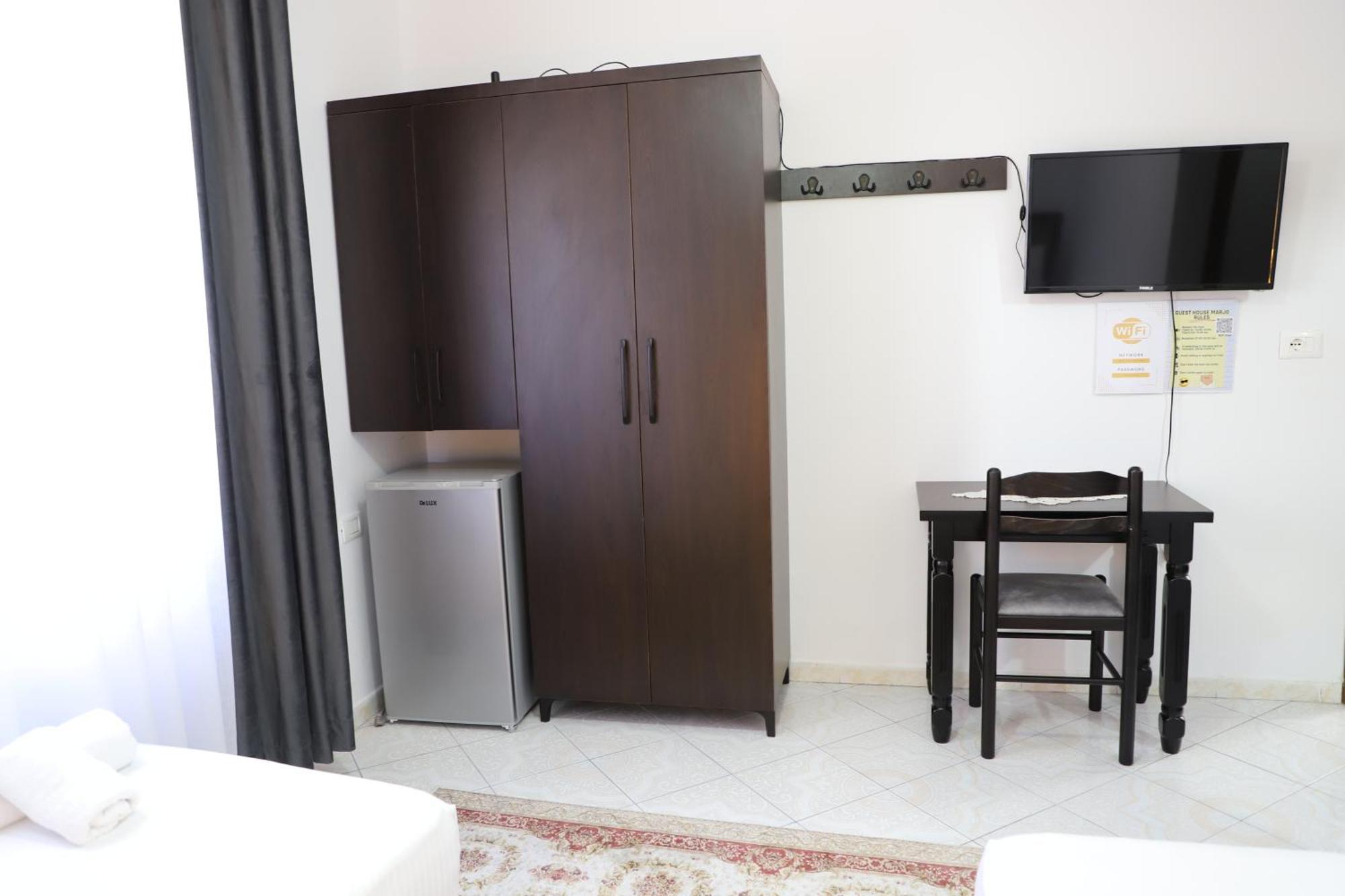Guest House Marjo Berat Buitenkant foto